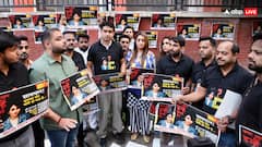 युवा कांग्रेस ने ECI दफ्तर की दीवारों पर चिपकाए 'ब्राजील मॉडल वोट चोरी' के पोस्टर, चुनाव आयोग पर लगाए गंभीर आरोप