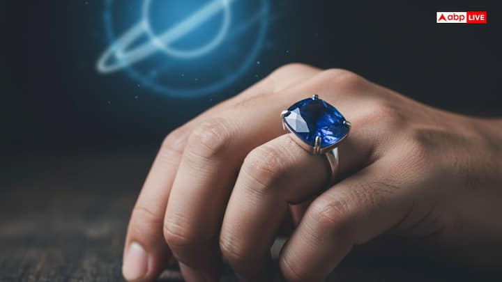 नीलम को शनिवार के दिन पहना जाता है. शनिवार के दिन नीलम पहनने से व्यक्ति को शनि ग्रह की सकारात्मक ऊर्जा प्राप्त होती है, जिससे एकाग्रता, अनुशासन और चुनौतियों का सामना करने की बेहतर क्षमता में सुधार लाती है.