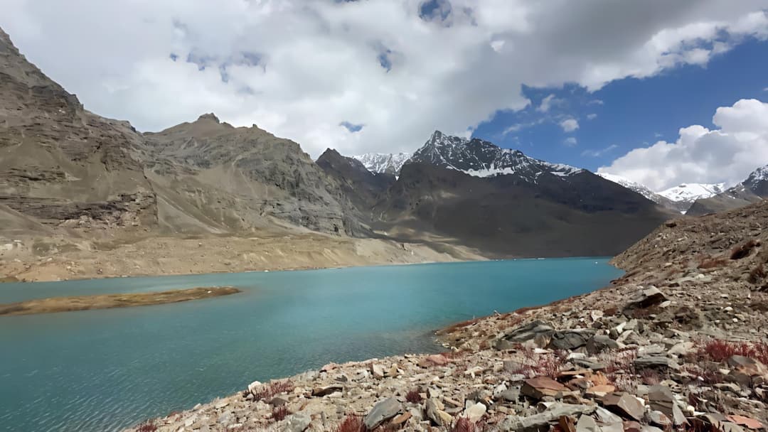 हिमाचल में खतरे की घंटी! 176 फीसदी बढ़ी लाहौल की घेपन झील, टूटी तो पाकसिस्तान तक मच जाएगी तबाही Ghepan Lake in Himachal has expanded 176% in 33 years posing a serious flood threat ann हिमाचल में खतरे की घंटी! 176 फीसदी बढ़ी लाहौल की घेपन झील, टूटी तो पाकसिस्तान तक मच जाएगी तबाही