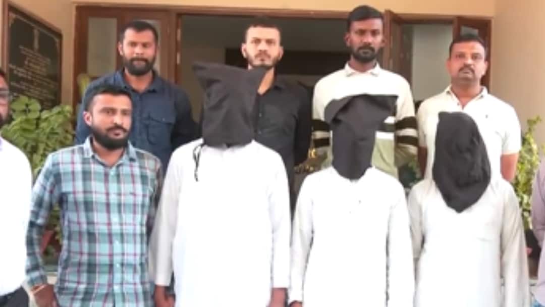 Shamli News Gujarat ATS arrested three suspected terrorists is one UP Connection ann अहमदाबाद ATS के हत्थे चढ़े 3 आतंकी, एक का शामली से निकला कनेक्शन