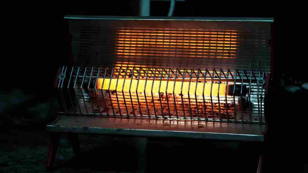 Is it dangerous to leave the heater on all night Experts have made a significant revelation क्या रातभर हीटर ऑन रखना खतरनाक है? एक्सपर्ट्स ने किया बड़ा खुलासा, जानिए कैसे बचा सकते हैं अपनी जान