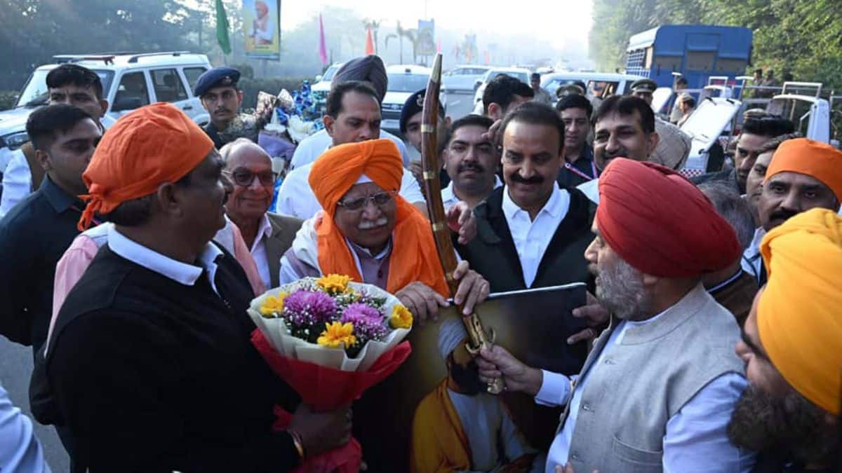 Manohar Lal Khattar Flags Off ‘Hind Di Chadar’ Marathon, Urges Youth To Serve Nation Selflessly
