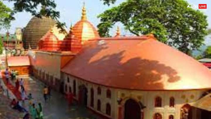 वहीं असम का कामाख्या देवी मंदिर और राजस्थान का मेहंदीपुर बालाजी मंदिर भी अपनी रहस्यमयी परंपराओं के लिए जाने जाते हैं. कामाख्या मंदिर में देवी के मासिक धर्म के दिनों में प्रसाद ग्रहण करना पूरी तरह निषिद्ध होता है, जबकि मेहंदीपुर बालाजी मंदिर में प्रसाद को केवल भगवान को अर्पित किया जाता है. भक्तों को उसे खाने या घर ले जाने की मनाही है.