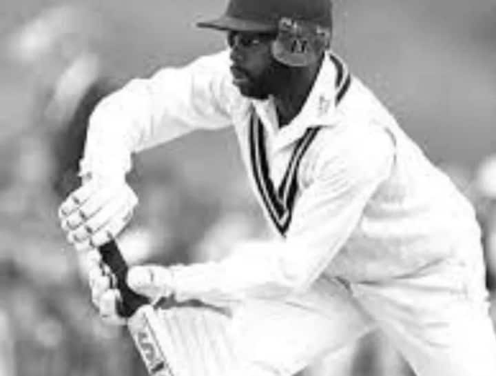 इंग्लंडचे विल्फ स्लॅक 1989 मध्ये गांबियातील एका स्थानिक सामन्यात मैदानावर कोसळले आणि तिथेच त्यांचा मृत्यू झाला. या आधीसी स्लॅक चारवेळा बेशुद्ध पडले होते. शेवटपर्यंत डॉक्टरांना स्लॅकच्या मृत्यूचं कारण समजले नाही. डॉक्टरांनी सांगितलं की त्याला यापूर्वीही काही वेळा अशा प्रकारचे ब्लॅकआउट झाले होते, पण कारण सापडलं नाही. वयाच्या 34 व्या वर्षी स्लॅक यांचा मृत्यू झाला.