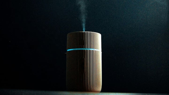 First of all understand Purification Technology. A good air purifier is equipped with multiple layers of filters. Pre-Filter first traps dust, hair and large particles. After this, the HEPA Filter removes microscopic particles present in the air, such as PM2.5, bacteria and allergens.