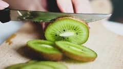 કીવીનું સેવન હૃદયના દર્દીઓ માટે ખૂબ જ ફાયદાકારક, જાણો અન્ય લાભ