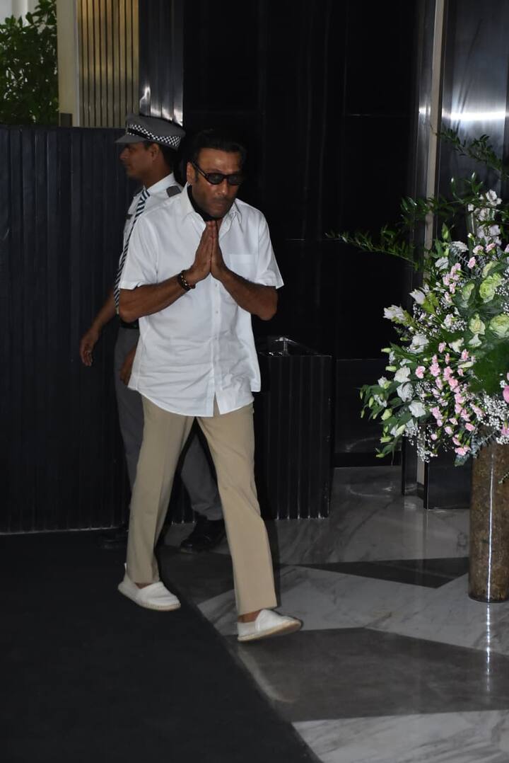 Actor Jackie Shroff also became a part of this prayer meet. He also greeted the media with folded hands.