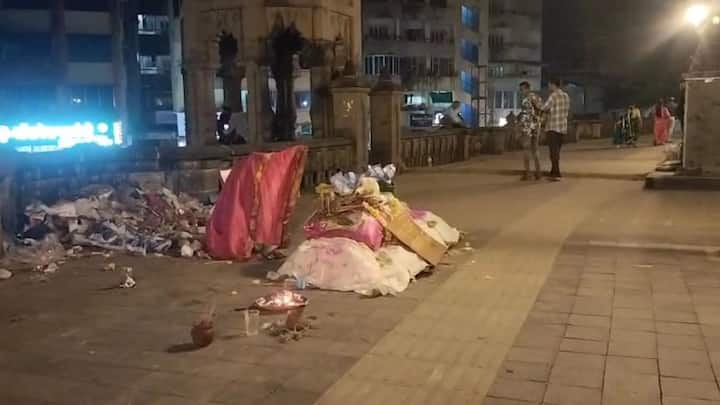 पर्यटकांकडून खाद्यपदार्थ खाऊन कचरा त्याठिकाणीच टाकला जातो.