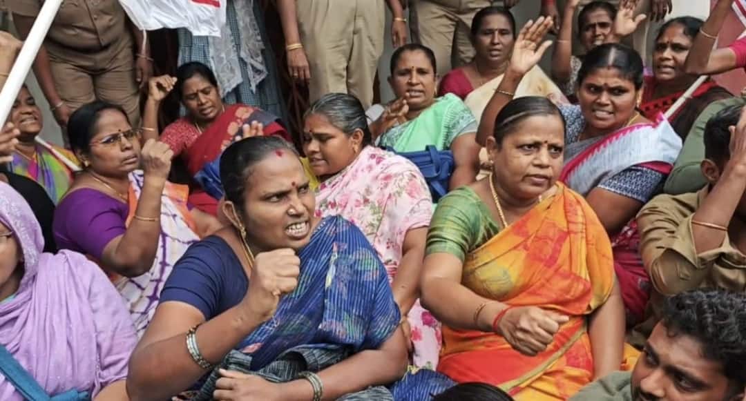 மதுரை: மாணவிகளுக்கு பாலியல் தொந்தரவு அளித்த ஆசிரியரை கைது செய்யக் கோரி மாதர் சங்கம் போராட்டம்!