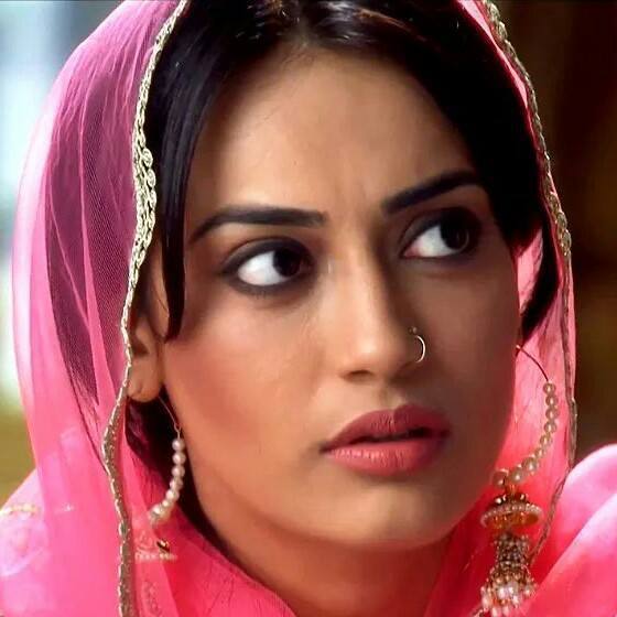 If you want to enhance your simple look, then you can further enhance your style by wearing a nose ring like Surbhi Jyoti.
