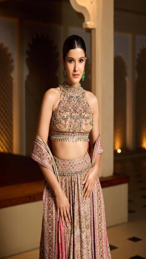 Shanaya Kapoor Redefines Wedding Glamour With Her Exquisite Looks