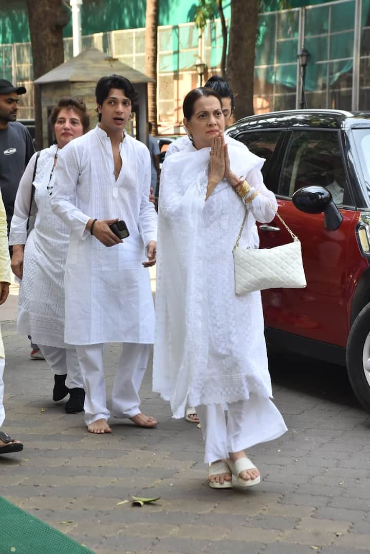 सुलक्षणा पंडित की बहन विजयता पंडित इस प्रेयर मीट में काफी बेबस नजर आई. जो हाथ जोड़कर मीडिया का आभार जाताती दिखी.