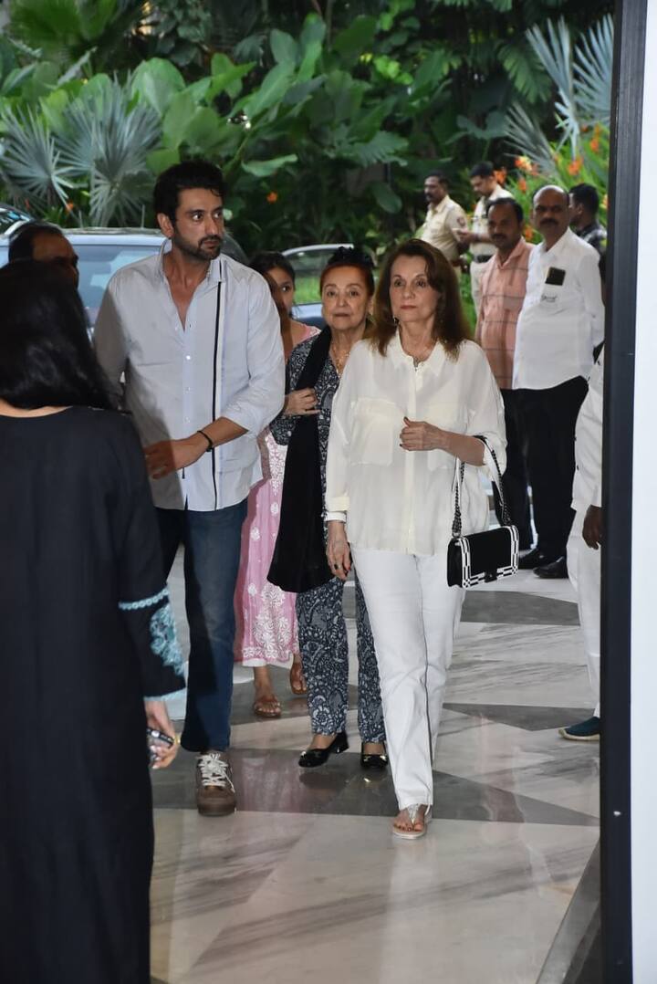 Mumtaz, a veteran actress of Hindi cinema, also became a part of Zarine Khan's prayer meet.