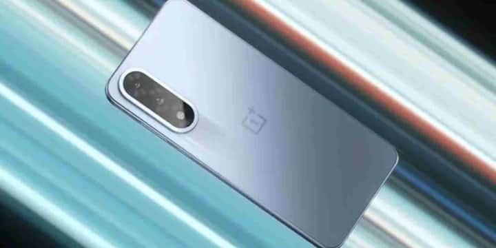 OnePlus Nord CE 5 5G की कीमत 24,999 रुपये है और यह फोन अपने प्रीमियम डिजाइन और स्मूद परफॉर्मेंस के लिए जाना जाता है. इसमें 6.77 इंच की OLED डिस्प्ले है जो 120Hz रिफ्रेश रेट देती है. 50MP OIS कैमरा और Dimensity 8350 चिपसेट इसे गेमिंग और फोटोग्राफी दोनों के लिए उपयुक्त बनाते हैं. 7100mAh की बड़ी बैटरी और 80W SuperVOOC फास्ट चार्जिंग इस फोन को पावर यूजर्स के लिए परफेक्ट विकल्प बनाती है.