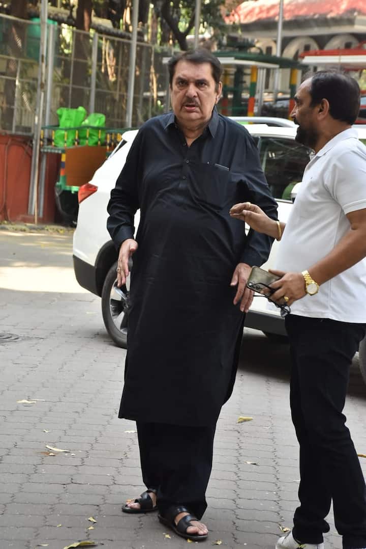 बॉलीवुड के खूंखार विलेन रहे एक्टर रजा मुराद को भी एक्ट्रेस सुलक्षणा पंडित की प्रेयर मीट में स्पॉट किया गया.