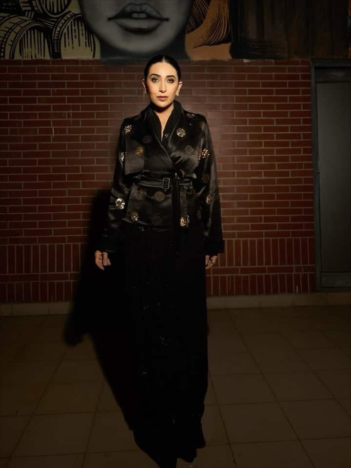 Over the years, Karisma Kapoor has carved a niche for herself as one of Bollywood’s most elegant style icons. Her fashion sense can best be described as a blend of classic grace and understated modernity.