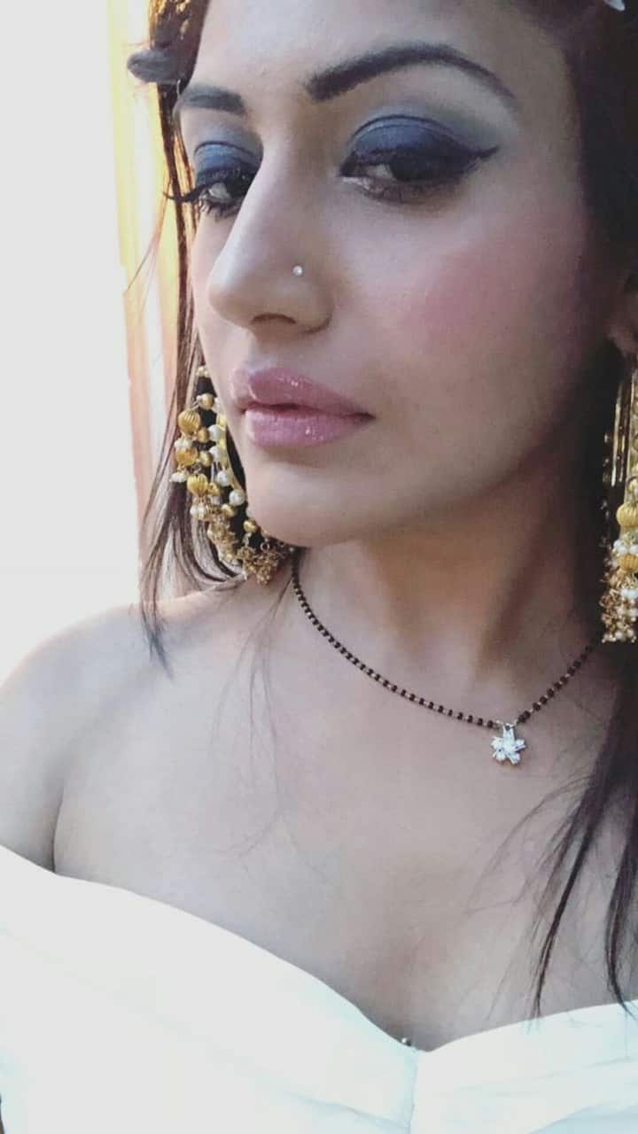 If you also want to wear a nose pin. But, if you like a very small and simple nose pin then you can copy this look of Surbhi Chandna.