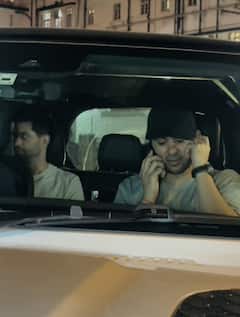 पिता को अस्पताल में देख भावुक हुए सनी देओल, सलमान-अमीषा तक मिलने पहुंचे ये स्टार्स