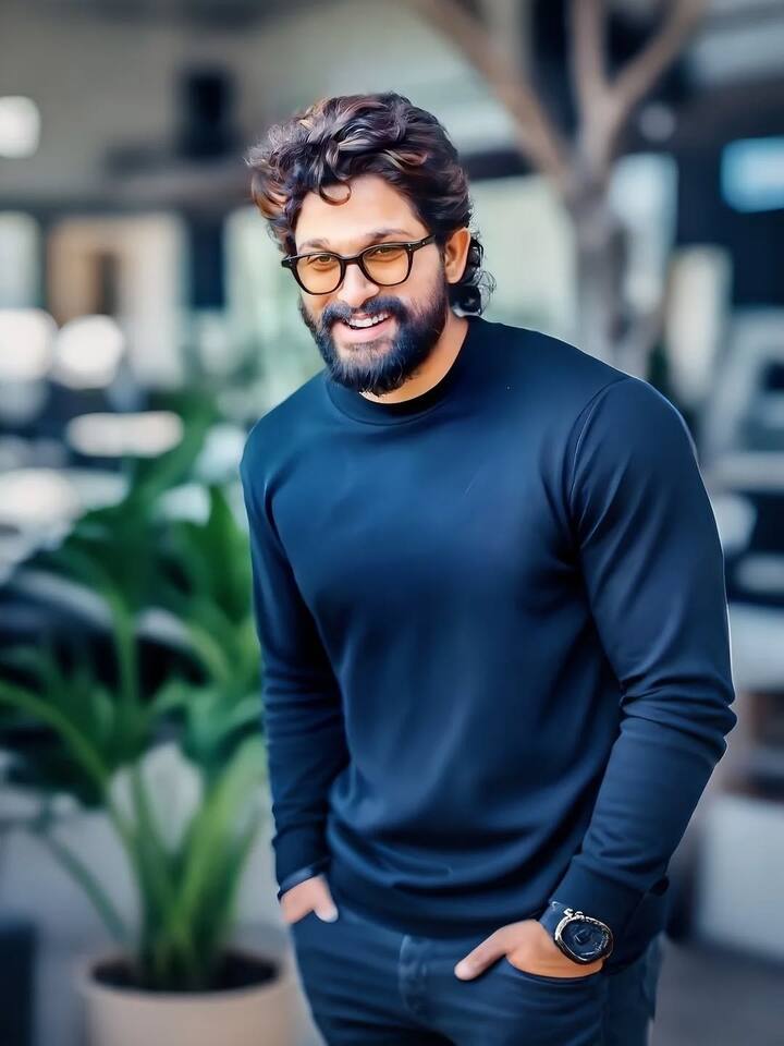 तीसरे नंबर पर अल्लू अर्जुन और कोरताला शिव के अनटाइटल्ड फिल्म का नाम शामिल है. दोनों ने अपनी इस फिल्म के बारे में 2020 में अनाउंसमेंट किया था लेकिन किन्हीं वजहों से इसे होल्ड कर दिया गया और बाद में अल्लू अर्जुन पुष्पा फ्रेंचाइजी के साथ बिजी हो गए. लेकिन अब खबरें हैं कि कोरताला शिव फिर से अपने इस अधूरे प्रॉजेक्ट को लेकर अल्लू अर्जुन से संपर्क कर रहे हैं और स्क्रिप्ट फाइनलाइज करने के बाद दोनों इसपर काम करेंगे.