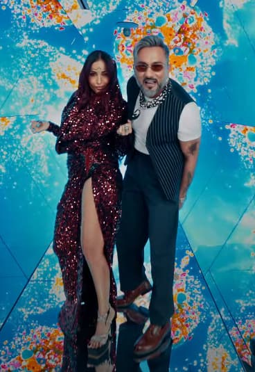 In the song, Malaika and singer Honey Singh are seen dancing with great energy.