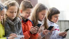 બાળક આખો દિવસ ફોન જોવે છે? આજે અપનાવો આ પાંચ ટિપ્સ