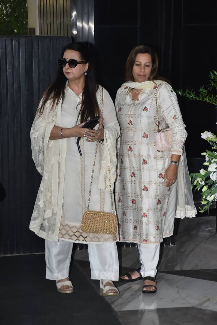 Actress Poonam Dhillon also attended the funeral of Zarine Khan. Now he was also spotted in the prayer meet.