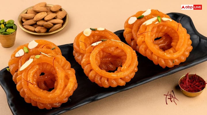 इमरती- काल भैरव भगवान की पूजा में इमरती को प्रमुख भोग माना जाता है. इमरती का भोग लगाने से काल भैरव प्रसन्न होते हैं, क्योंकि यह उनका प्रिय भोग है.