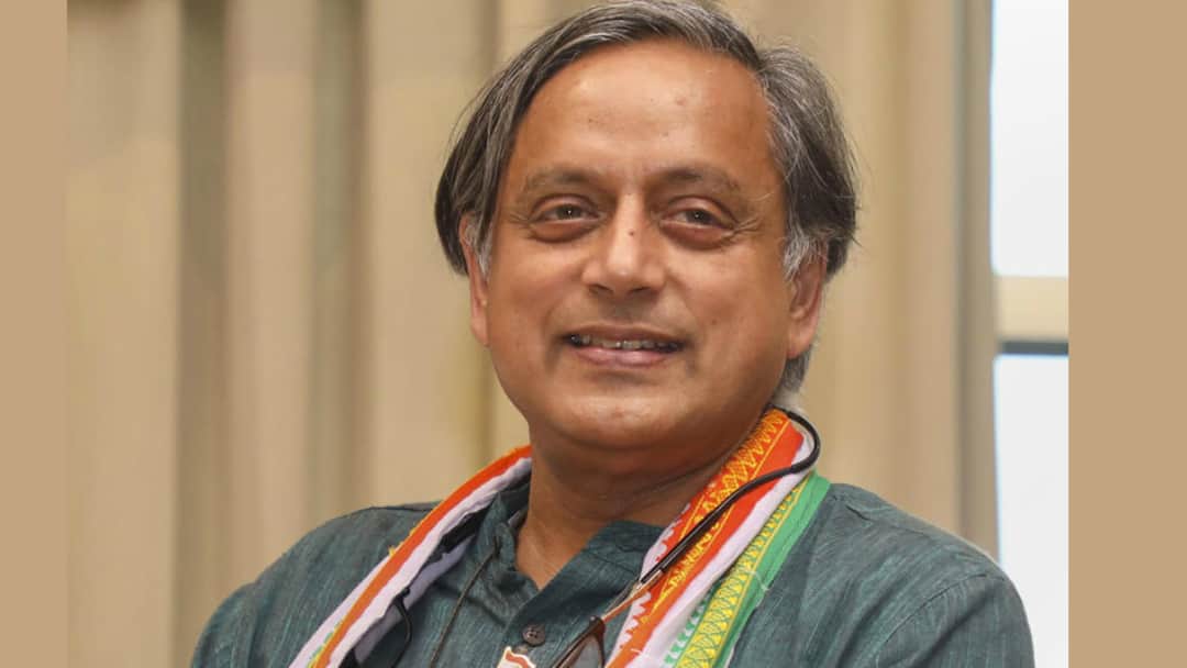 Shashi Tharoor Vs Congress: பாஜகவுக்கு தாவும் சசி தரூர்.? மோடிக்கு ஒரே புகழாரம்.. காங்கிரசுக்குள் புகைச்சல்