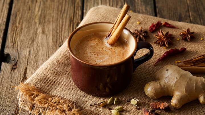 Masala Chai with Ginger – The Classic Comfort: No winter is complete without a cup of aromatic masala chai. A blend of robust black Tea with ginger, cardamom, cloves, and cinnamon, it invigorates the senses and warms the body. Ginger adds a natural spiciness that helps fight colds and improve circulation. (Image Source: Canva)