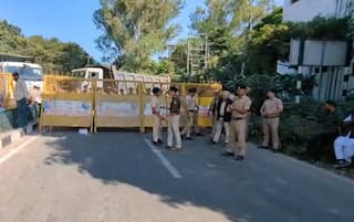 'PU ਦੇ ਸੰਘਰਸ਼ 'ਚ ਸ਼ਾਮਲ ਹੋਣ ਲਈ ਜਾ ਰਹੇ ਪੰਜਾਬੀਆਂ ਨੂੰ ਪੰਜਾਬ 'ਚ ਹੀ ਨਾਕਾ ਲਾ ਕੇ ਹਰਿਆਣਾ ਪੁਲਿਸ ਨੇ ਰੋਕਿਆ', ਖੜ੍ਹਾ ਹੋਇਆ ਵਿਵਾਦ !