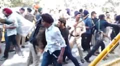 ਪੰਜਾਬ ਯੂਨੀਵਰਸਿਟੀ 'ਚ ਹੰਗਾਮਾ! ਸੈਨੇਟ ਚੋਣਾਂ ਲਈ ਵਿਦਿਆਰਥੀਆਂ ਦਾ ਵੱਡਾ ਐਕਸ਼ਨ, ਪੁਲਿਸ ਨਾਲ ਝੜਪ