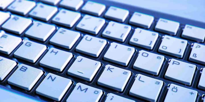 यह शोध लंदन स्कूल ऑफ इकोनॉमिक्स और जेब्रा कंपनी के सहयोग से किया गया है. अध्ययन में पाया गया कि वॉइस टेक्नोलॉजी काम करने के हर पारंपरिक तरीके को प्रभावित करने जा रही है. आने वाले समय में लैपटॉप, मोबाइल, टैबलेट और कंप्यूटर पर टाइप करने की बजाय लोग सिर्फ बोलकर अपने काम पूरे करेंगे. वैज्ञानिकों का कहना है कि बोलना इंसानी सोच के साथ ज़्यादा मेल खाता है इसलिए यह टाइपिंग की तुलना में कहीं ज़्यादा सहज, तेज़ और प्रभावी है.