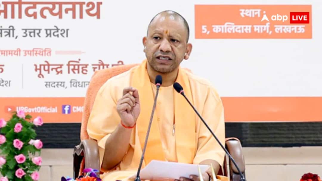 <div>'Vande Mataram' Recital Mandatory In All UP Educational Institutions: Yogi Adityanath</div>