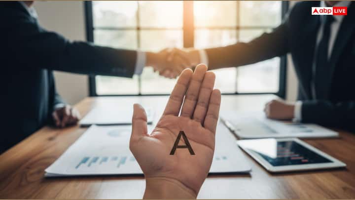 అరచేతిలో A గుర్తు ఉన్న వ్యక్తితో వ్యాపారం చేయడం చాలా లాభదాయకం. వీరు ఏదైనా వ్యాపారాన్ని బాగా నిర్వహిస్తారు ..వారి వ్యాపార భాగస్వాములను ఎప్పటికీ మోసం చేయరు. అద్భుతమైన నిర్ణయాలు తీసుకుంటారు.