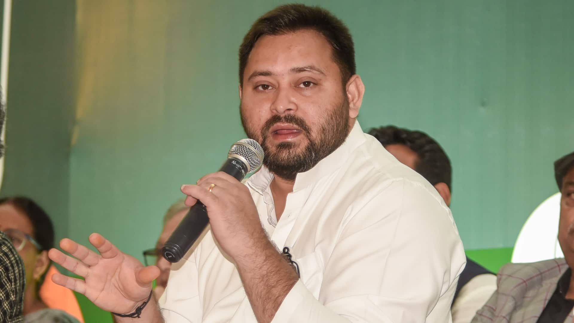 बिहार चुनाव: मतदान से पहले तेजस्वी यादव का चुनाव आयोग पर बड़ा हमला, कहा- 'BJP का टूल बन गया है'