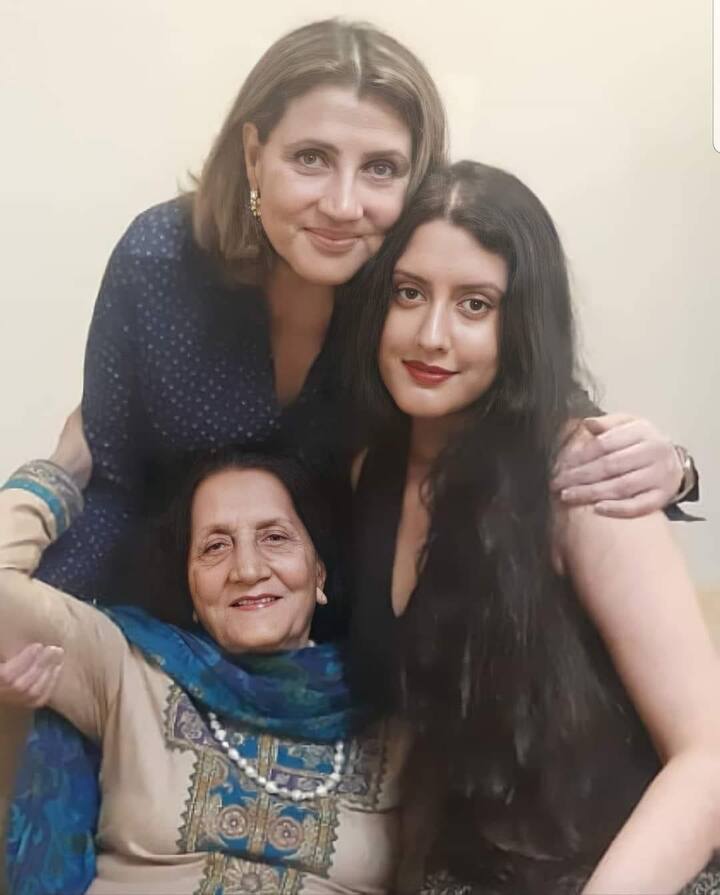 But Bobby Deol's two sisters Vijeta and Ajita stay away from limelight. Often the entire family is seen together in family functions. Both sisters have shifted abroad after marriage. Even though they stay away from limelight, both are quite active on social media. Let us tell you, both Vijeta and Ajeeta are mothers of 2 children each.