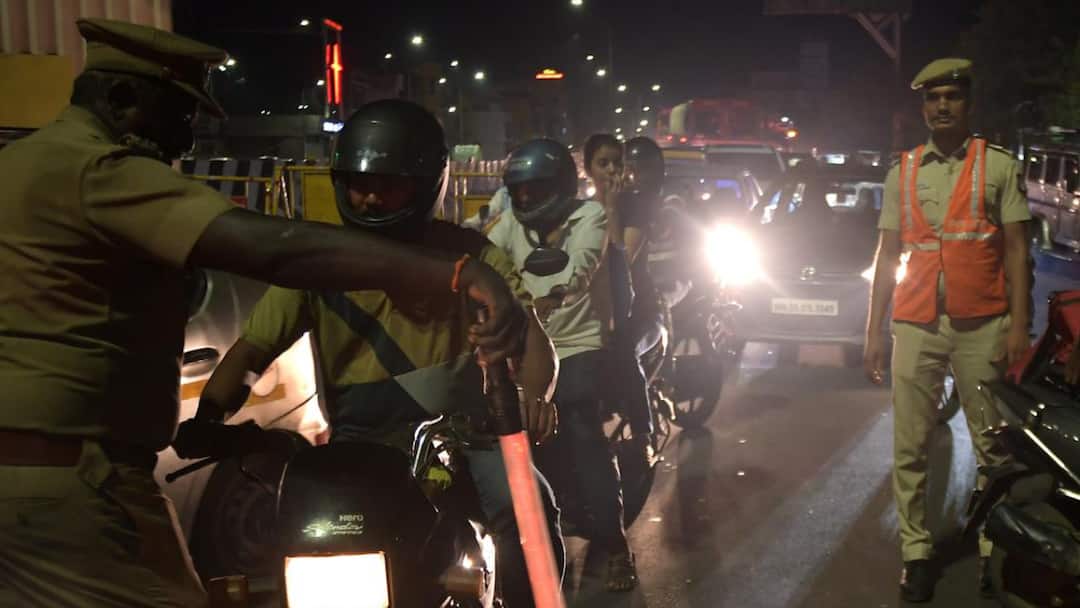 Delhi Bomb Blast: டெல்லி குண்டுவெடிப்பு சம்பவம் எதிரொலி! சென்னையில் உச்சக்கட்ட வாகன சோதனை.. முக்கிய இடங்களில் பாதுகாப்பு அதிகரிப்பு