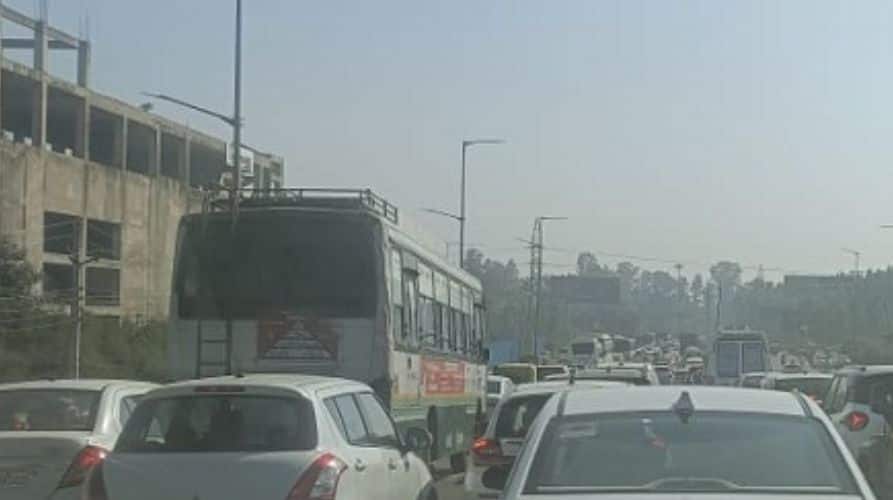 Chandigarh-Mohali sealed! Police deployed everywhere; Police station on high alert... Chandigarh News: ਚੰਡੀਗੜ੍ਹ-ਮੋਹਾਲੀ ਹੋ ਗਿਆ ਸੀਲ! ਚੱਪੇ-ਚੱਪੇ 'ਤੇ ਪੁਲਿਸ ਤੈਨਾਤ; ਜਾਣੋ ਕਿਉਂ ਜਾਰੀ ਹੋਇਆ ਹਾਈ ਅਲਰਟ...