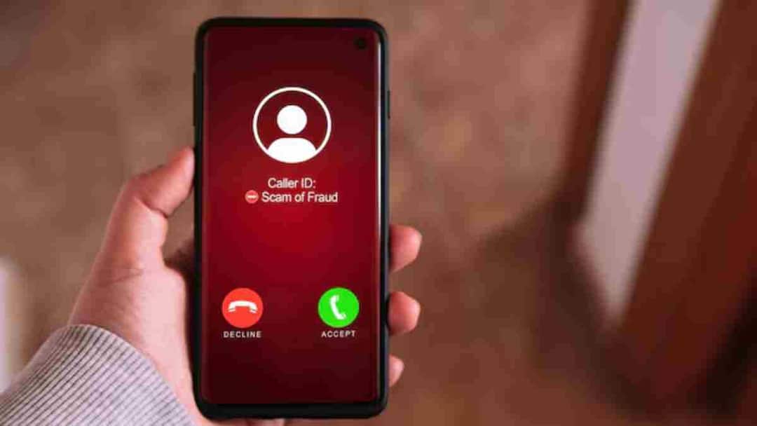 सावधान! बैंक के नाम से आया कॉल या SMS असली नहीं भी हो सकता. मिनटों में ऐसे करें फेक मैसेज की पहचान A call or SMS purporting to be from your bank may not be genuine Here's how to spot a fake message within minutes सावधान! बैंक के नाम से आया कॉल या SMS असली नहीं भी हो सकता. मिनटों में ऐसे करें फेक मैसेज की पहचान