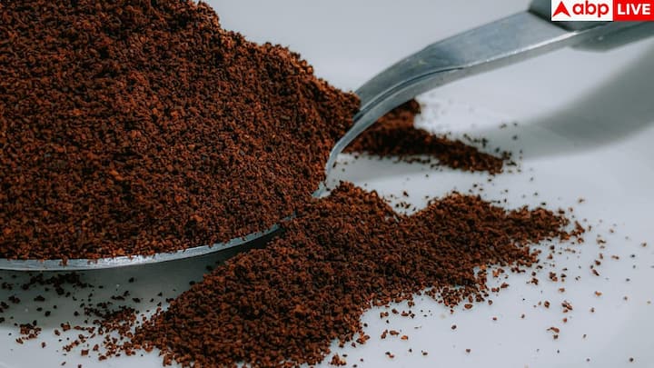 कई ब्रांड स्वाद बढ़ाने के लिए सुक्रालोज या एस्पार्टेम जैसे आर्टिफीसियल मीठे पदार्थ मिलाते हैं. ये शुगर के विकल्प तो हैं, लेकिन मेटाबॉलिज्म को गड़बड़ कर देते हैं और भूख नियंत्रित करने की क्षमता को बिगाड़ते हैं. बेहतर है स्टीविया या मोंक फ्रूट जैसे नैचुरल स्वीटनर वाले पाउडर चुनें.