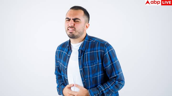 तेज चलना या हल्की दौड़ना एक आसान एरोबिक एक्सरसाइज है. इसमें सांस थोड़ी तेज हो जाती है लेकिन आप बात कर सकते हैं. रोज़ाना 30 से 45 मिनट तक तेज चाल से चलना लिवर फैट कम करने में मदद करता है.