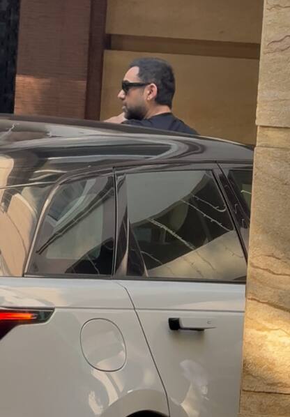 Abhay Deol was also seen in the hospital today to inquire about the well-being of Dharmendra.