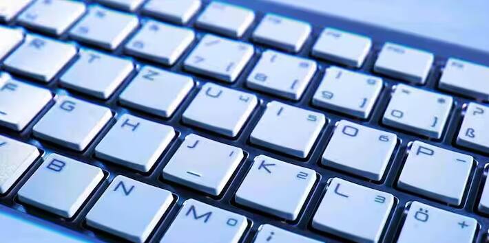 આ સંશોધન લંડન સ્કૂલ ઓફ ઇકોનોમિક્સ અને ઝેબ્રા કંપનીના સહયોગથી હાથ ધરવામાં આવ્યું હતું. અભ્યાસમાં જાણવા મળ્યું છે કે વોઇસ ટેકનોલોજી દરેક પરંપરાગત કાર્ય કરવાની રીતને અસર કરશે. ભવિષ્યમાં લેપટોપ, મોબાઇલ ફોન, ટેબ્લેટ અને કમ્પ્યુટર પર ટાઇપ કરવાને બદલે લોકો ફક્ત બોલીને જ તેમના કાર્યો પૂર્ણ કરશે. વૈજ્ઞાનિકો કહે છે કે બોલવું એ માનવ વિચાર સાથે વધુ સુસંગત છે, જે તેને ટાઇપિંગ કરતાં વધુ સાહજિક, ઝડપી અને અસરકારક બનાવે છે.