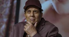 कधीकाळी 200 रुपयांसाठी ओव्हरटाईम, गॅरेजमध्येच पाठ टेकायची..धर्मेंद्र यांनीच उलगडलेला संघर्षकाळ