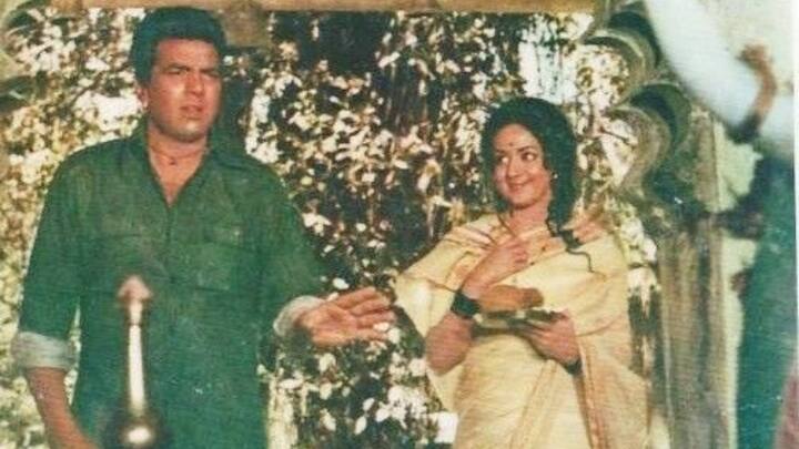 6. Seeta Aur Geeta: Seeta Aur Geeta paired Dharmendra with Hema Malini in one of Bollywood’s most entertaining double-role films. Playing Ravi, a cheerful and brave man who falls for the spirited Geeta, Dharmendra’s effortless charm and lively energy stole the show. His chemistry with Hema Malini was electric, making audiences adore their on-screen magic. His dialogues, playful mannerisms, and endearing heroism made Ravi an audience favourite. What made the role unforgettable was how naturally Dharmendra blended comedy and masculinity. Seeta Aur Geeta remains a delightful watch, and Dharmendra’s spirited performance is a big reason why it continues to win hearts even today. (Image Source: Pinterest/wwwarbabfatma)