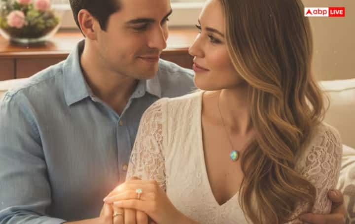 વૈવાહિક સુખ માટે ઓપલ રત્ન પહેરવાથી પ્રેમ, ખુશી અને સંવાદિતા વધે છે. શુક્ર ગ્રહ સાથે સંકળાયેલ આ રત્ન વૈવાહિક મુશ્કેલીઓને ઉકેલવામાં, ભાવનાત્મક બંધનોને મજબૂત બનાવવામાં અને સંબંધોમાં પ્રેમ વધારવામાં મદદ કરે છે.