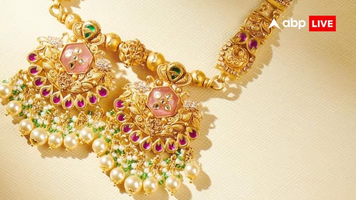 Buying Mangalsutra in a dream indicates an auspicious sign. This means that you are buying an item which is related to the wedding. This sign can be full of good news along with financial benefits.