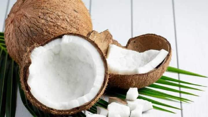 जो लोग रोज़ सुबह खाली पेट कच्चा नारियल खाते हैं, उन्हें आमतौर पर पेट से जुड़ी समस्याएं कम होती हैं। कच्चा नारियल पाचन तंत्र को मजबूत बनाता है और खराब कोलेस्ट्रॉल को कम करने में मदद करता है।