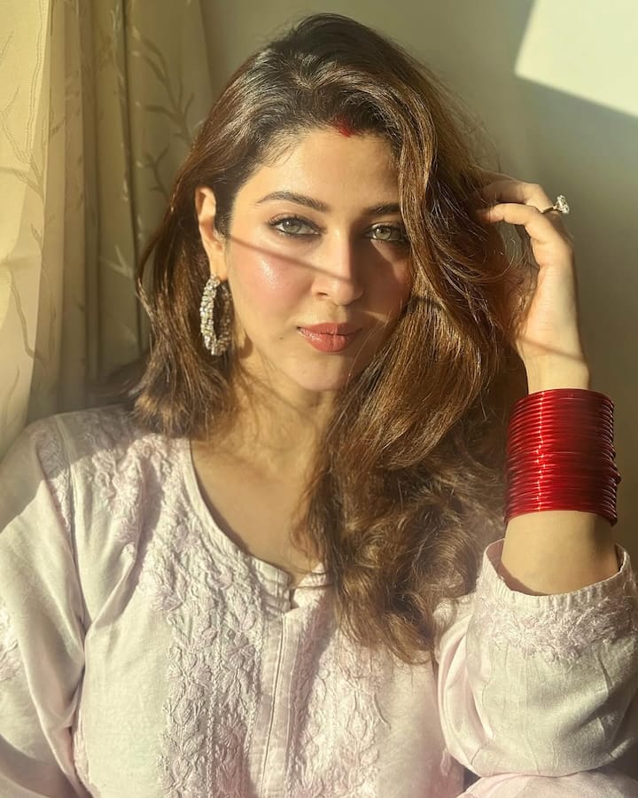 Recently, the actress has shared some of her pictures on Instagram where her stylish and glamorous style is clearly visible.