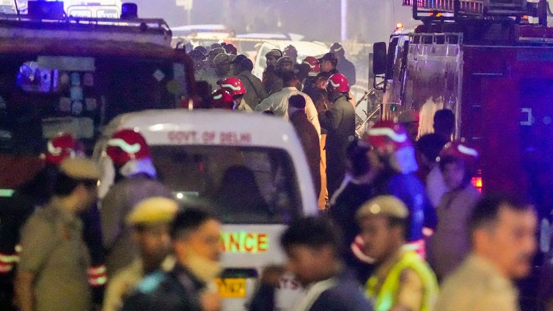 Delhi Issues Traffic Advisory After Red Fort Blast; Several Routes Closed For 3 Days Delhi Issues Traffic Advisory After Red Fort Blast; Several Routes Closed For 3 Days